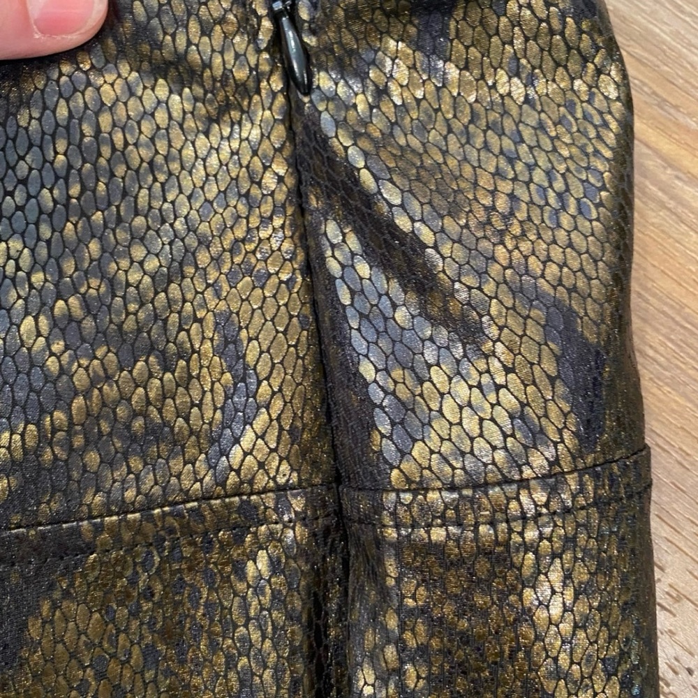 EeSome. Metalic /bronze /Gold leggings. NWT